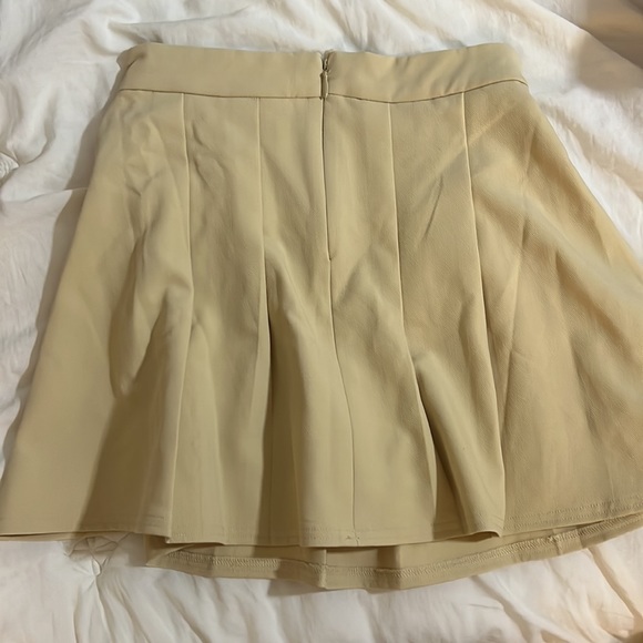 WHO WORE WHAT SKORT - Picture 3 of 4